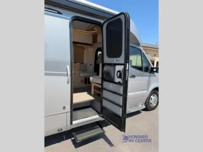 2025 Leisure Travel Unity U24RL photo 9