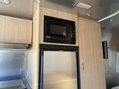 2019 Airstream FLYING CLOUD 23FB photo 15