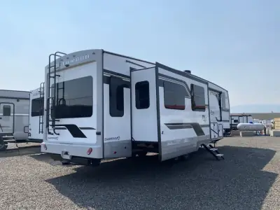 2027 Northwood Mfg ARCTIC FOX NXT 365VS photo 3