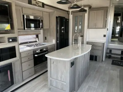 2027 Northwood Mfg ARCTIC FOX NXT 365VS photo 10