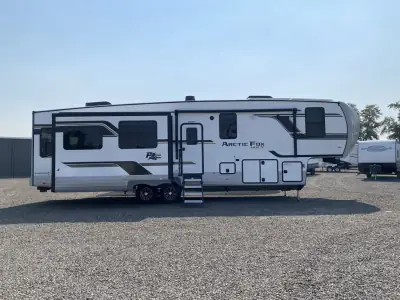 2027 Northwood Mfg ARCTIC FOX NXT 365VS photo 2