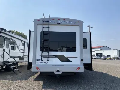 2027 Northwood Mfg ARCTIC FOX NXT 365VS photo 4