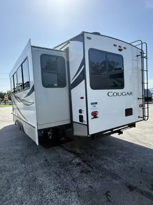 2021 Keystone COUGAR 25RES HALF TON photo 4