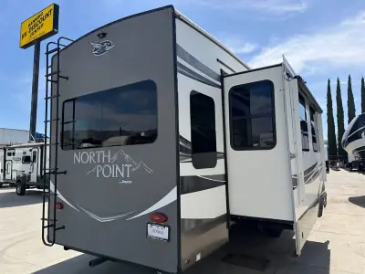 2020 Jayco NORTHPOINT 377RLBH photo 5