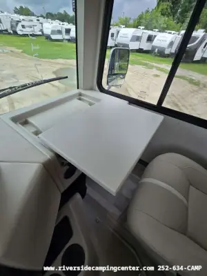 2027 Thor Motor Coach Luminate MM30 photo 52