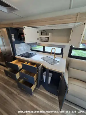 2027 Thor Motor Coach Luminate MM30 photo 30