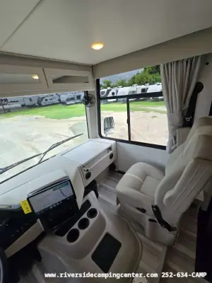 2027 Thor Motor Coach Luminate MM30 photo 51