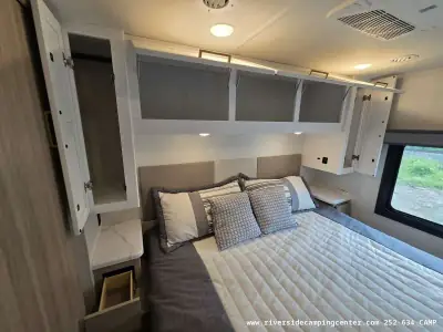 2027 Thor Motor Coach Luminate MM30 photo 40