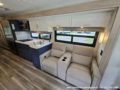 2027 Thor Motor Coach Luminate MM30 photo 17
