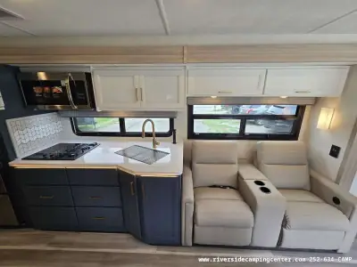 2027 Thor Motor Coach Luminate MM30 photo 18