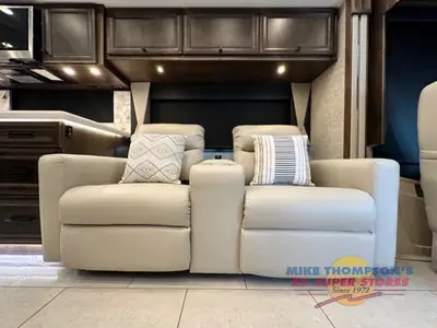 2025 Tiffin Motorhomes Allegro Bus photo 18