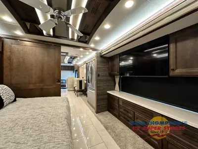 2025 Tiffin Motorhomes Allegro Bus photo 24