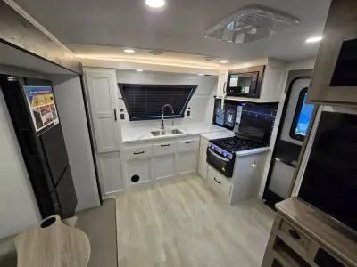 2026 Palomino SOLAIRE 2300FKBS photo 25