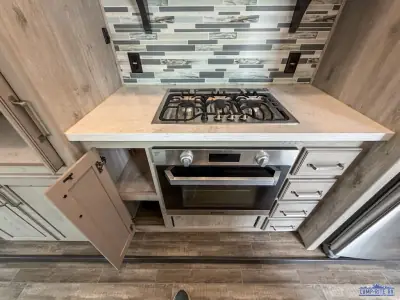 2021 Keystone Alpine 3220RL photo 19