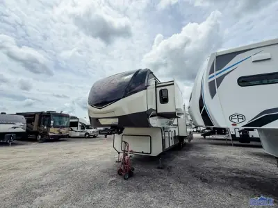 2021 Keystone Alpine 3220RL photo 3