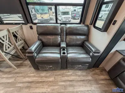 2021 Keystone Alpine 3220RL photo 13