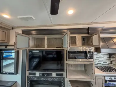 2021 Keystone Alpine 3220RL photo 17