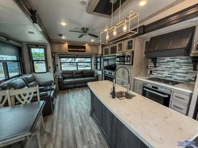 2021 Keystone Alpine 3220RL photo 8