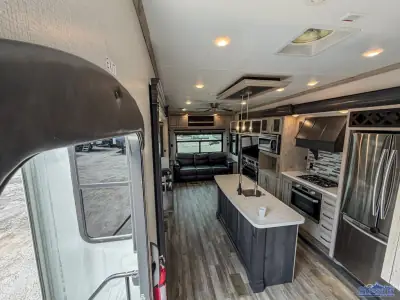 2021 Keystone Alpine 3220RL photo 32