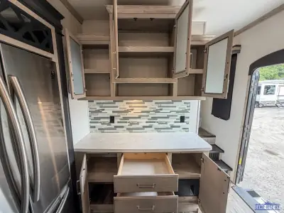 2021 Keystone Alpine 3220RL photo 21