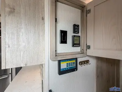 2021 Keystone Alpine 3220RL photo 22