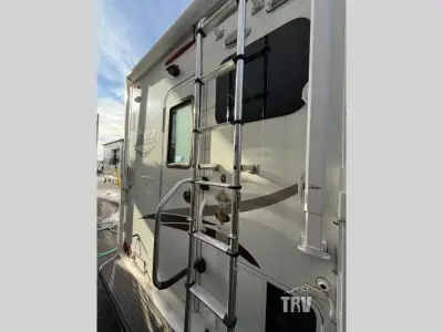 2020 Lance Lance Truck Campers 855S photo 4