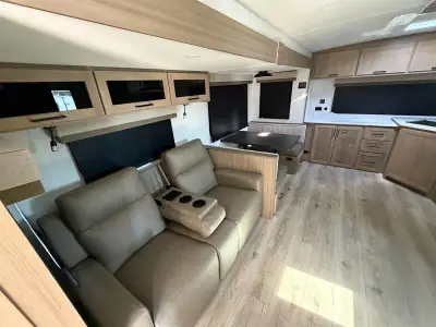 2027 Forest River ULTRALITE 2608BS Rockwood photo 15
