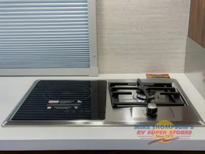 2025 Winnebago Navion photo 17