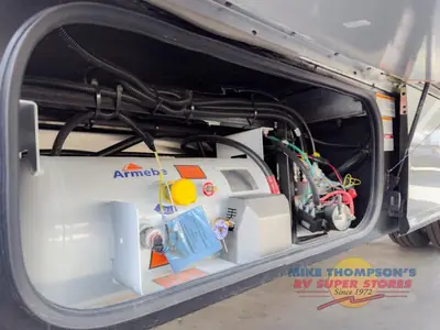 2025 Winnebago Navion photo 25