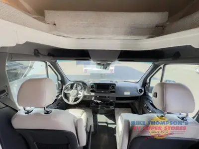 2025 Winnebago Navion photo 7
