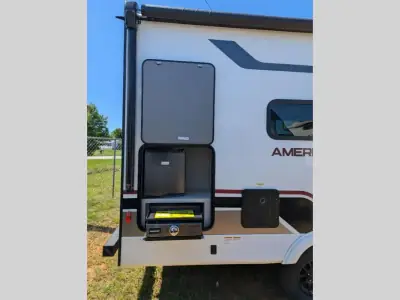 2027 Coachmen American Spirit Ultra Lite 2353RB photo 6