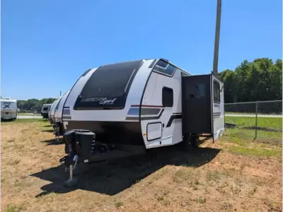 2027 Coachmen American Spirit Ultra Lite 2353RB photo 3