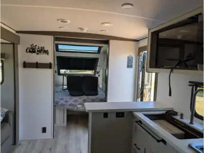 2027 Coachmen American Spirit Ultra Lite 2353RB photo 15