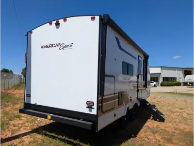 2027 Coachmen American Spirit Ultra Lite 2353RB photo 5