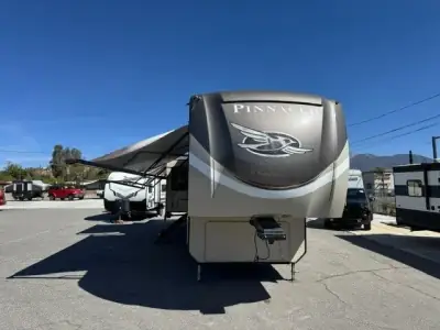 2020 Jayco Pinnacle 37MDQS photo 2
