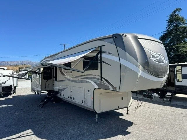 2020 Jayco Pinnacle 37MDQS exterior