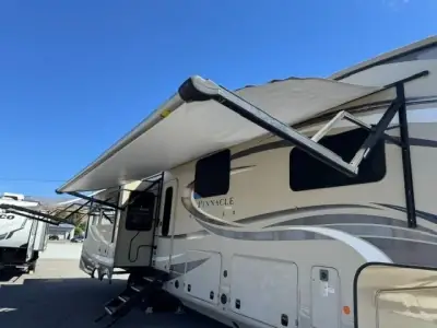 2020 Jayco Pinnacle 37MDQS photo 10