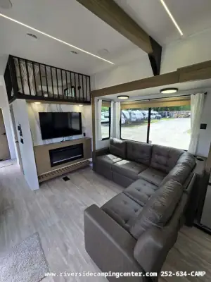2027 Forest River Salem Grand Villa 40FKP photo 17