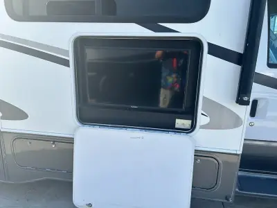 2018 Forest River FORESTER 3271S photo 4