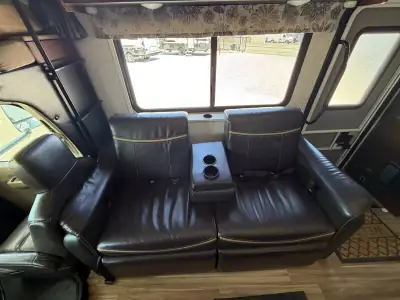 2018 Forest River FORESTER 3271S photo 17