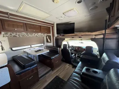 2018 Forest River FORESTER 3271S photo 6