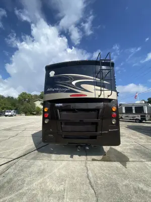 2015 Tiffin Motorhomes Breeze 32BR photo 9