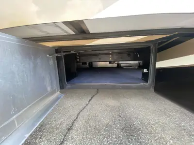 2015 Tiffin Motorhomes Breeze 32BR photo 18