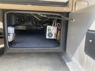 2015 Tiffin Motorhomes Breeze 32BR photo 4