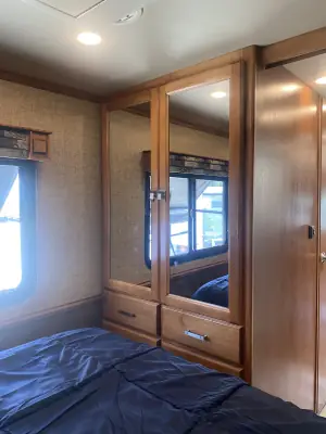 2015 Tiffin Motorhomes Breeze 32BR photo 71