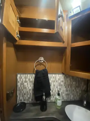 2015 Tiffin Motorhomes Breeze 32BR photo 62