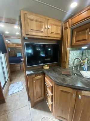 2015 Tiffin Motorhomes Breeze 32BR photo 49
