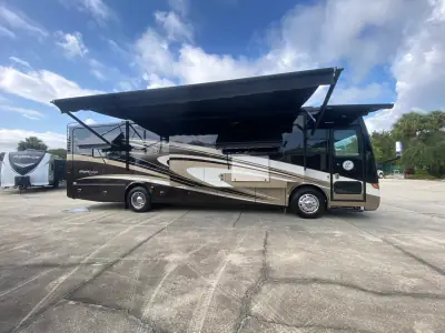 2015 Tiffin Motorhomes Breeze 32BR photo 24