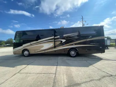 2015 Tiffin Motorhomes Breeze 32BR photo 11