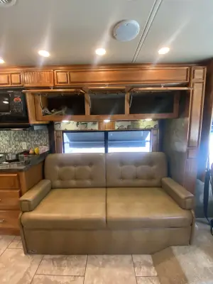 2015 Tiffin Motorhomes Breeze 32BR photo 41
